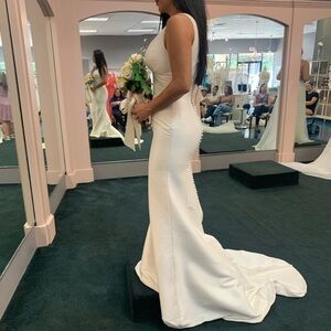 Brand new, never worn Justin Alexander ivory wedding dress size 12.